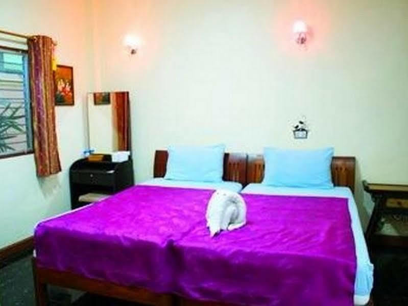 Noble Night Guesthouse Kanchanaburi Ngoại thất bức ảnh