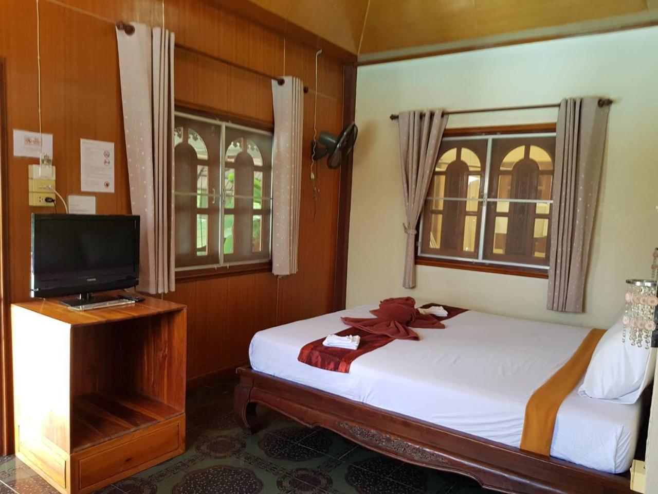 Noble Night Guesthouse Kanchanaburi Ngoại thất bức ảnh