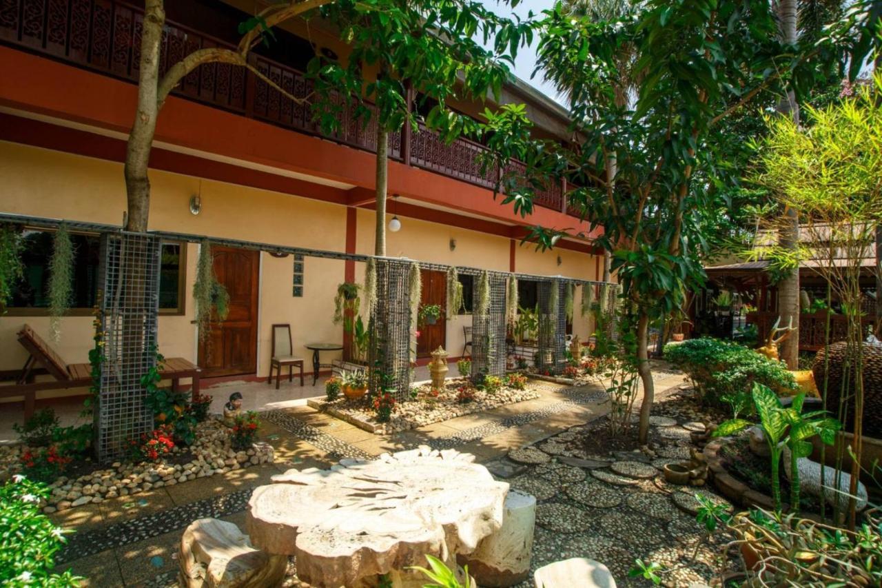 Noble Night Guesthouse Kanchanaburi Ngoại thất bức ảnh