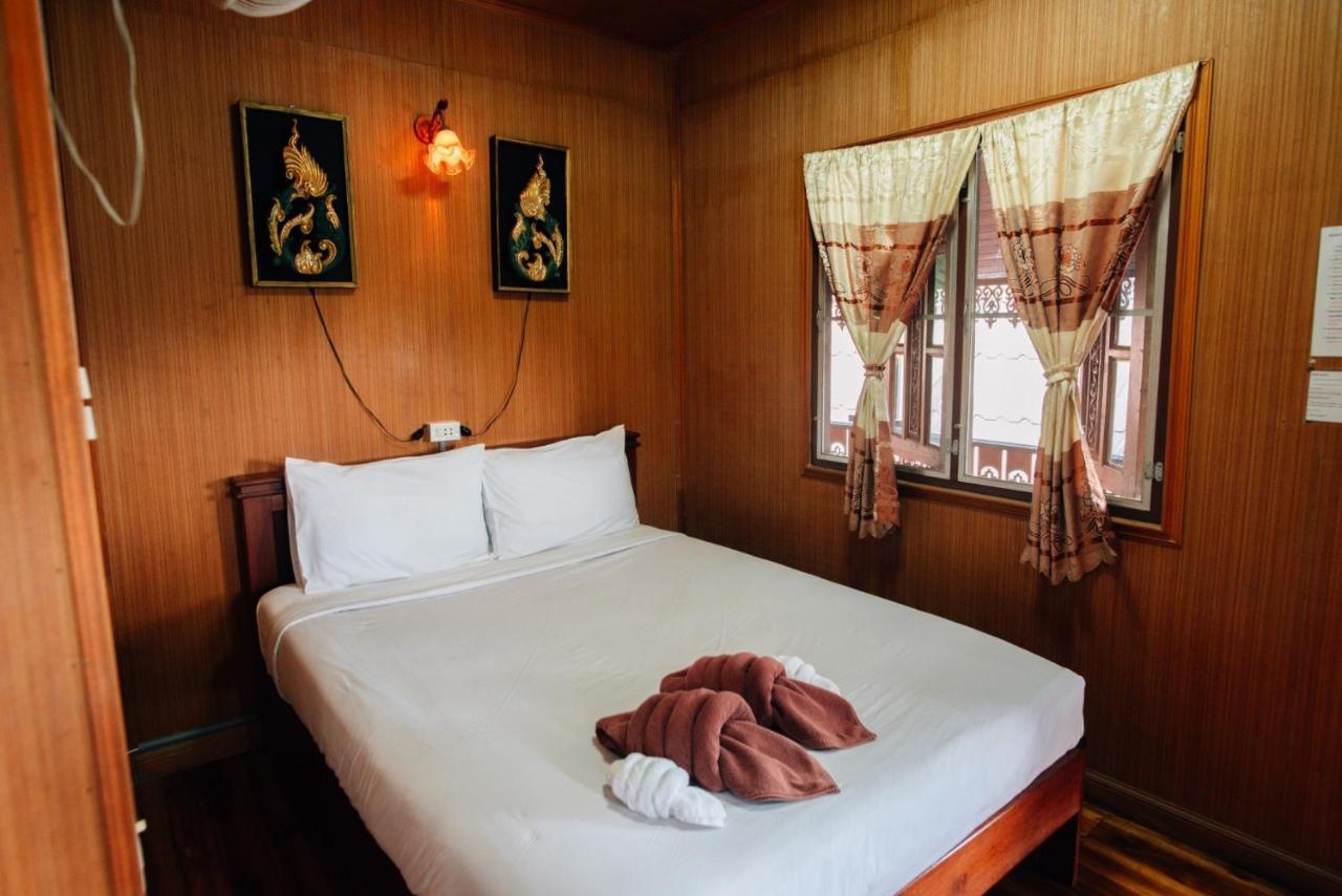 Noble Night Guesthouse Kanchanaburi Ngoại thất bức ảnh