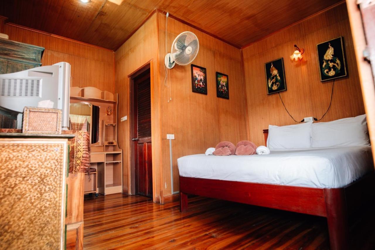 Noble Night Guesthouse Kanchanaburi Ngoại thất bức ảnh